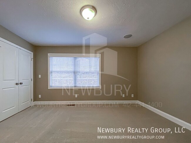 Building Photo - 2 Bedroom, 2.5 Bath Townhome - Discover th...