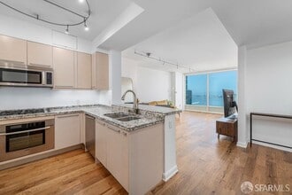 Building Photo - 425 1st St
