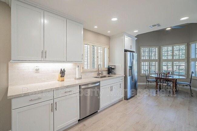 Building Photo - 10527 E Fanfol Ln