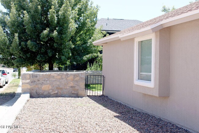 Building Photo - 5040 Gold Ranch Ave
