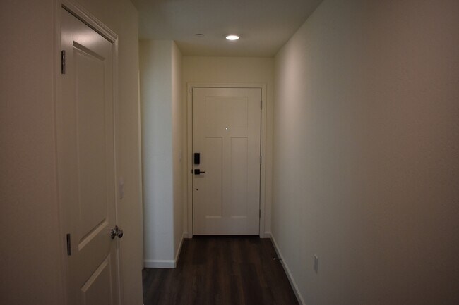 Building Photo - 685 Marshall Ln