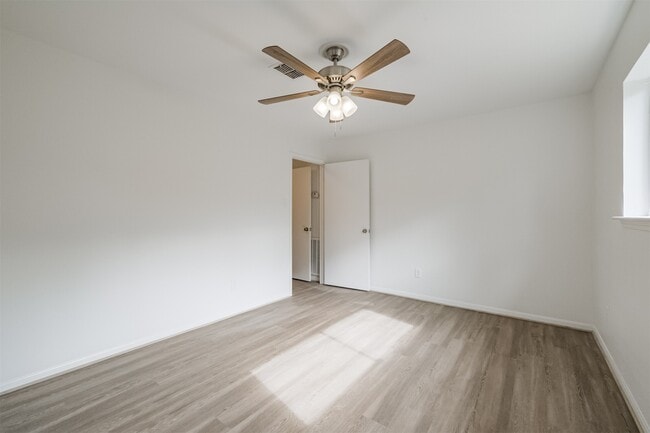 Building Photo - 3311 Palm Desert Ln