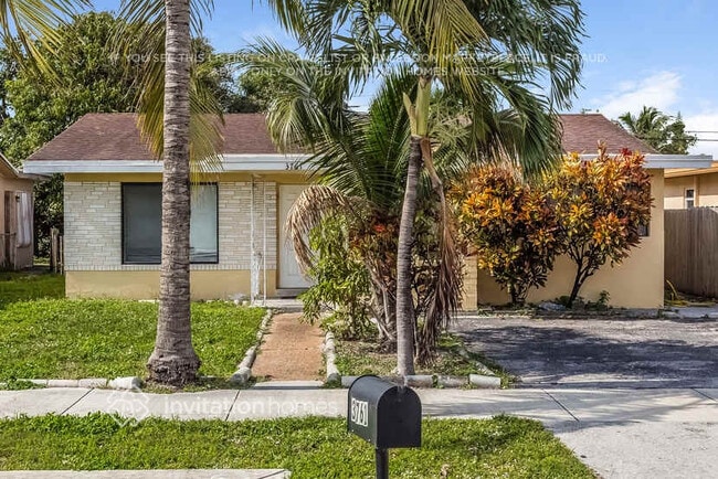 Building Photo - 3761 NE 15th Ave