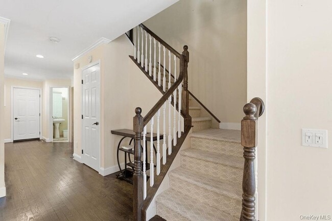 Building Photo - 305 Glenwood Dr