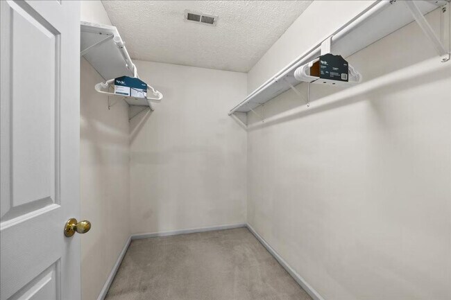 Building Photo - 6 Wavecrest Ct