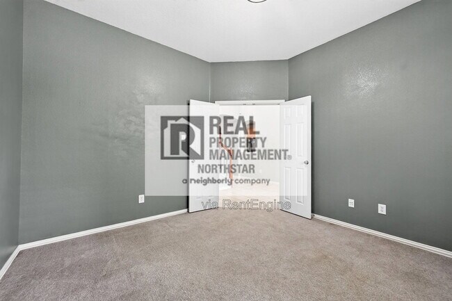 Building Photo - 405 Driftwood Ct