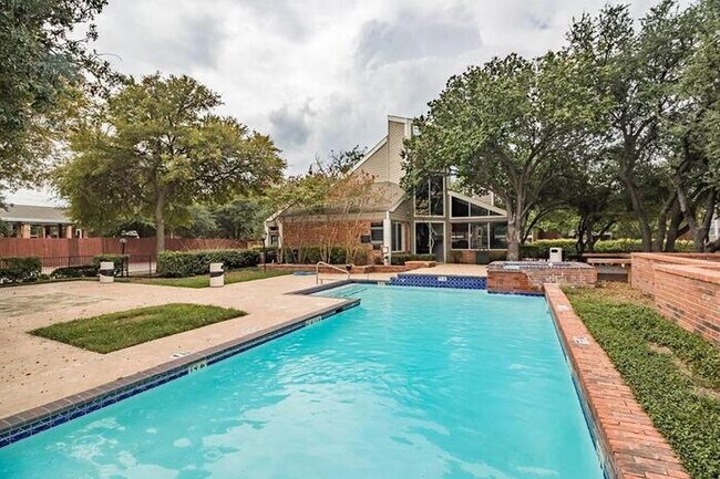 Building Photo - 7825 McCallum Blvd