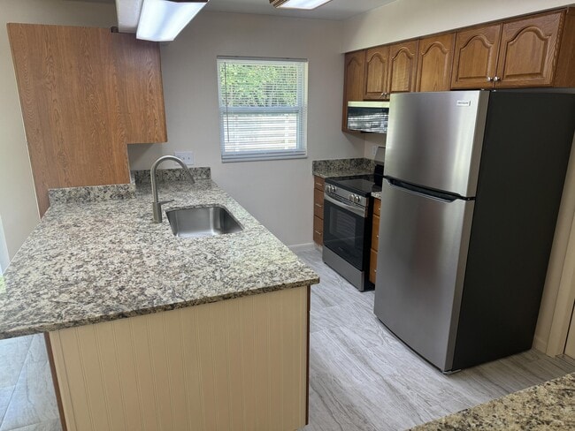 Building Photo - 970 Butia St