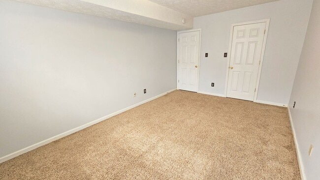 Building Photo - West Knoxville 37923 - 2 bedroom, 2 bath condo - Contact Ryan Fogarty (865) 333-4840