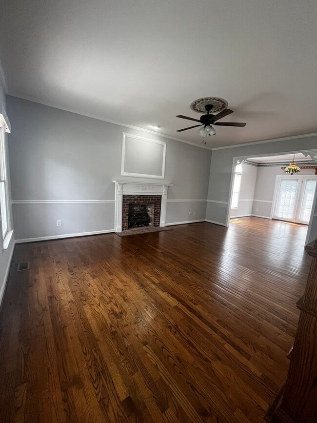 Building Photo - Three Bedroom located in the Ghent Neighborhood