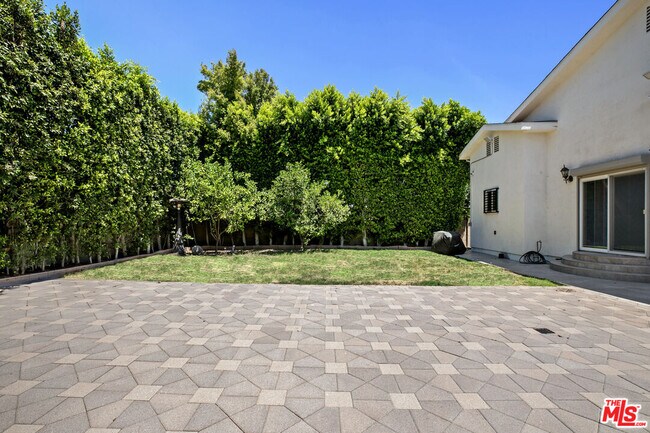 Building Photo - 12643 Archwood St