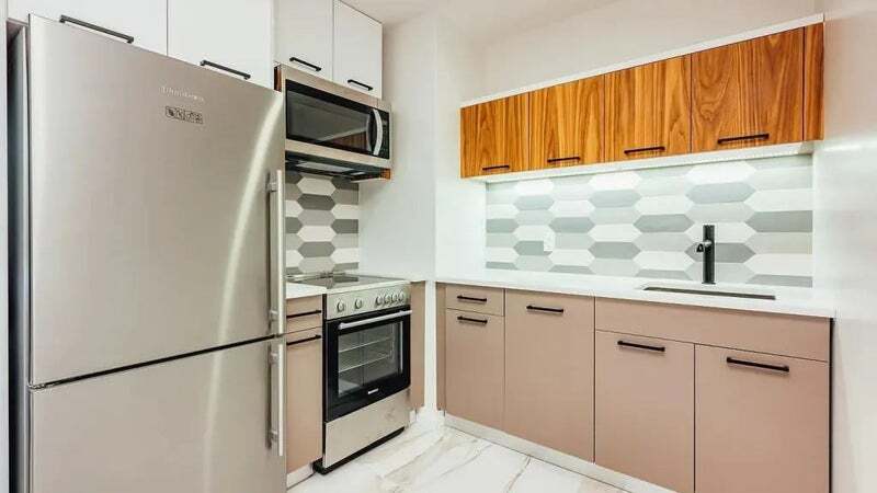 Building Photo - Furnished room/NOT APARTMENT