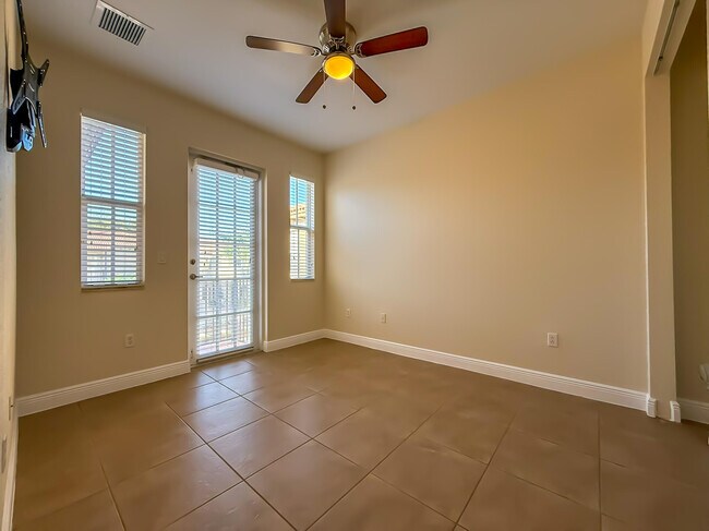 Building Photo - 6966 Julia Gardens Dr