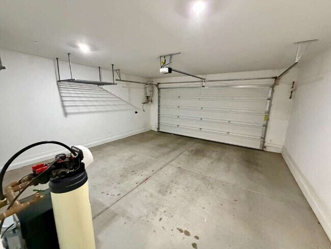 Building Photo - 4077 S Sabrina Dr