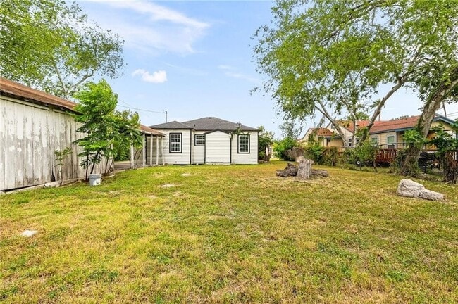 Building Photo - 1367 Normandy Dr