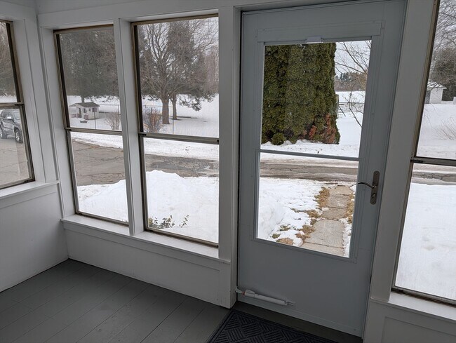 Building Photo - 116 Main St