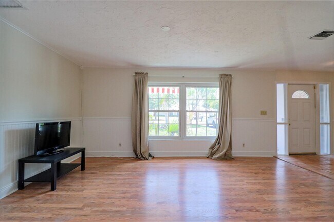 Building Photo - 1329 NW 84th Dr
