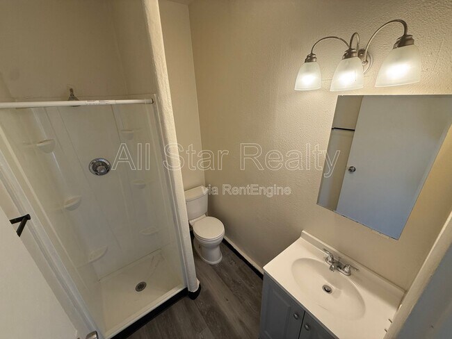 Building Photo - 3901 Northwood Dr