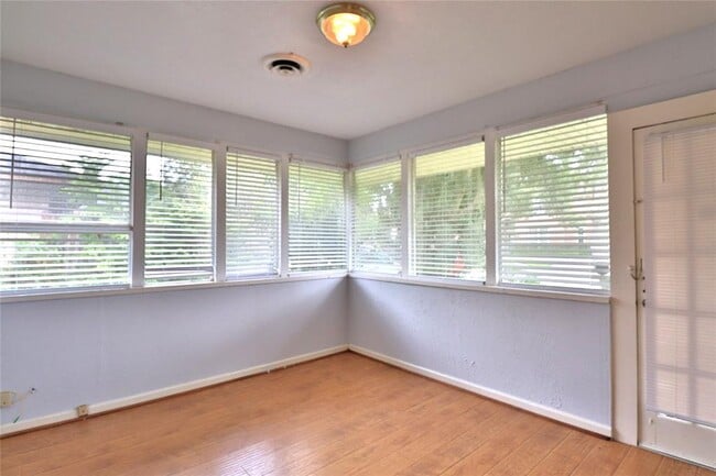 Building Photo - 3210 Cloverdale St