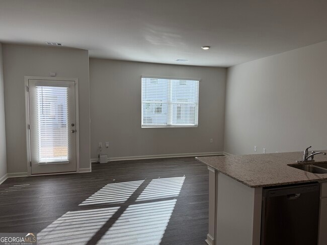 Building Photo - 15 Silverbell Ln NW