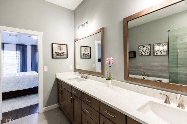 Building Photo - 3348 Turngate Ct