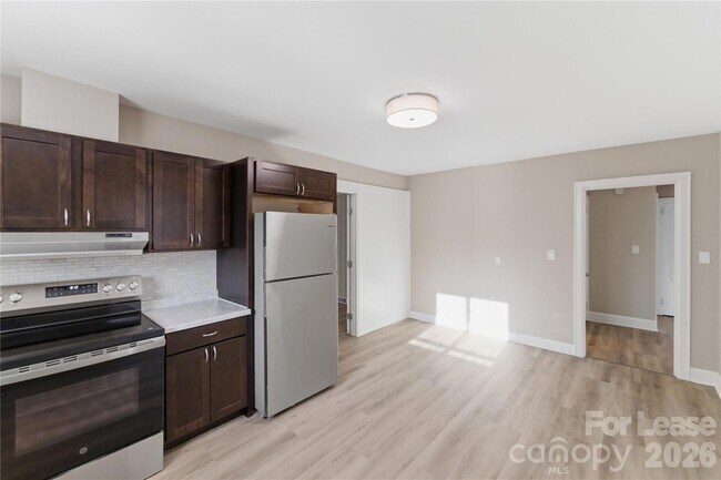 Building Photo - 2405 Greenland Ave