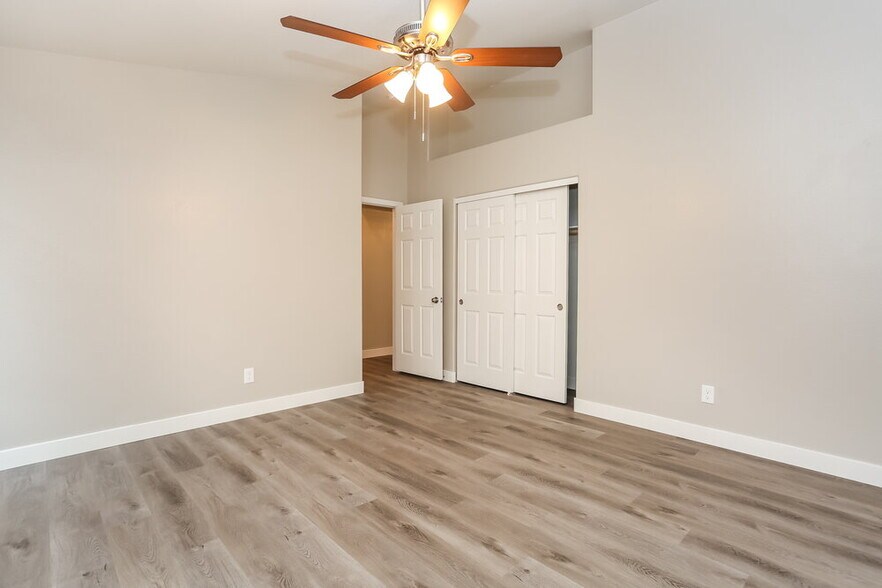 Building Photo - 7033 Golden Desert Ave