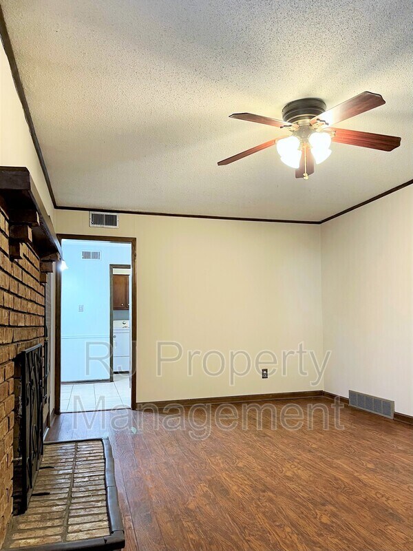 Building Photo - 2844 Marbry Dr