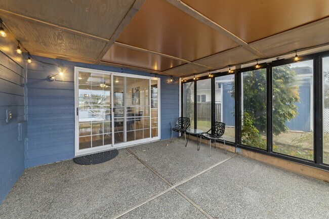 Building Photo - 4132 Matia Dr