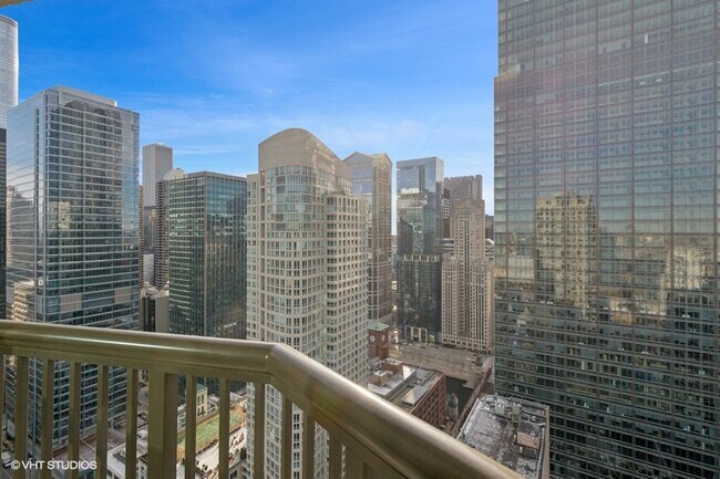 Primary Photo - 400 N La Salle Dr