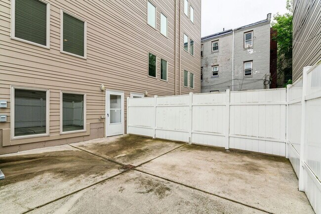 Building Photo - 1238 N 6th St