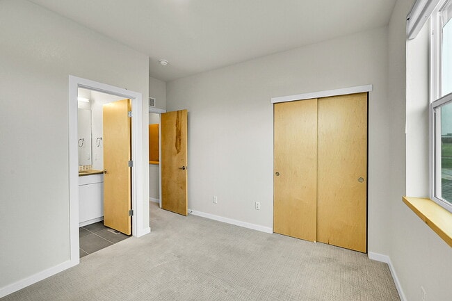 Building Photo - $2,895.00, 3 bedrooms, 3.5 baths, located ...