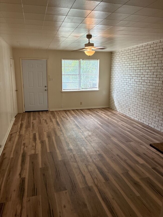 Building Photo - Charming 2-Bedroom Home in the Heart of Ta...