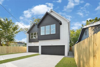 Building Photo - 9312 Waller St