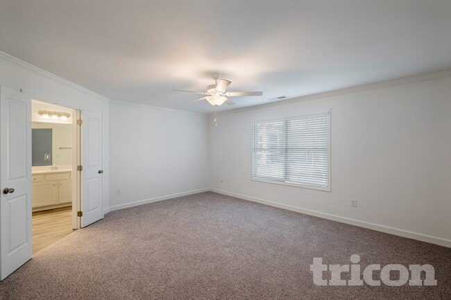 Interior Photo - Tricon East Ridge