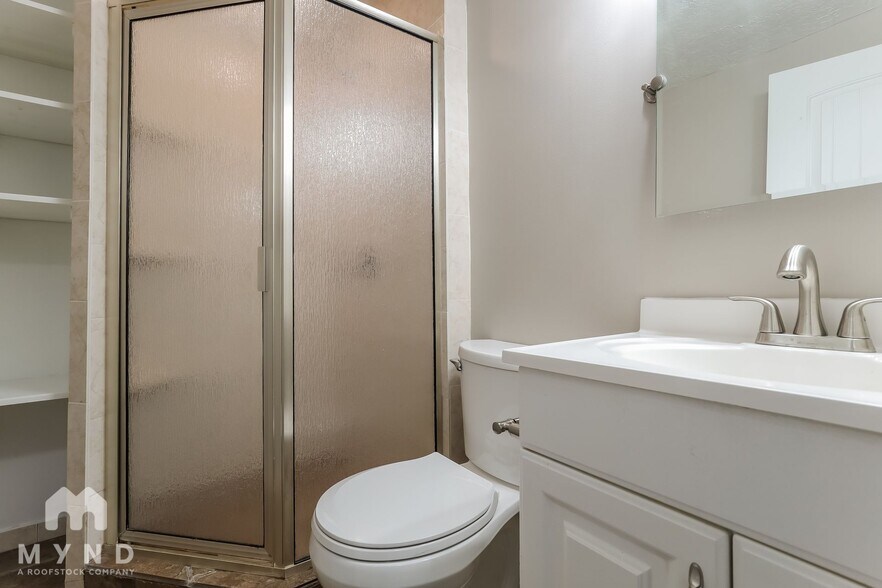Building Photo - 4943 S Farah Dr