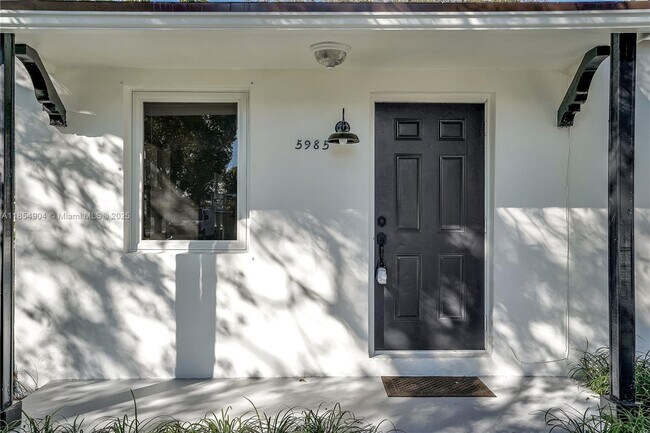 Building Photo - 5985 SW 41st St