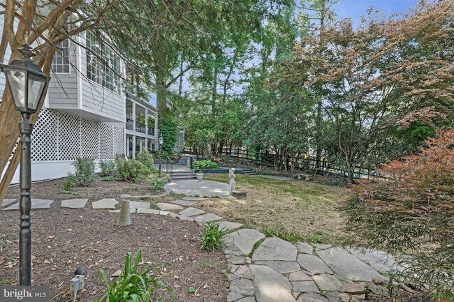 Building Photo - 10034 Scenic View Terrace