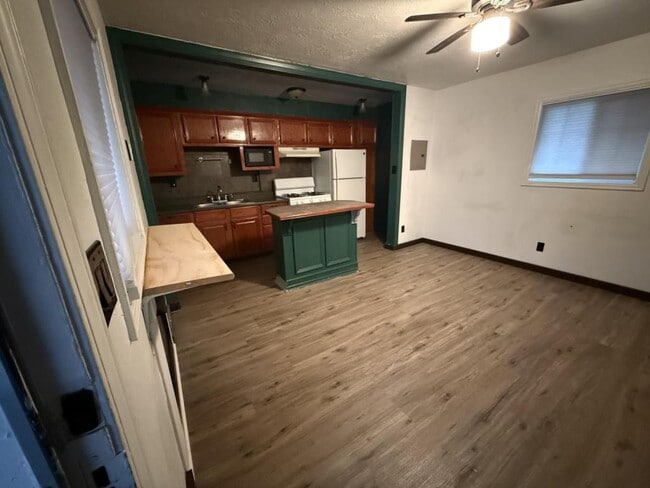 Building Photo - 1032 24th Ave