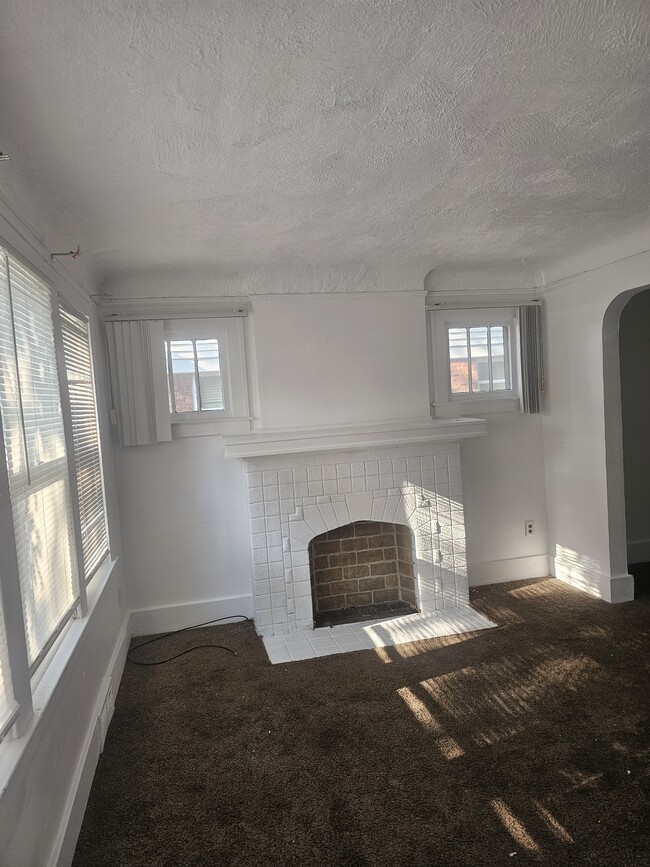 livingroom - 15358 Stansbury St