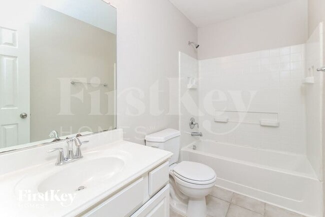 Building Photo - 204 Clydesdale St