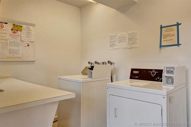 Building Photo - 1104 Bahama Bend