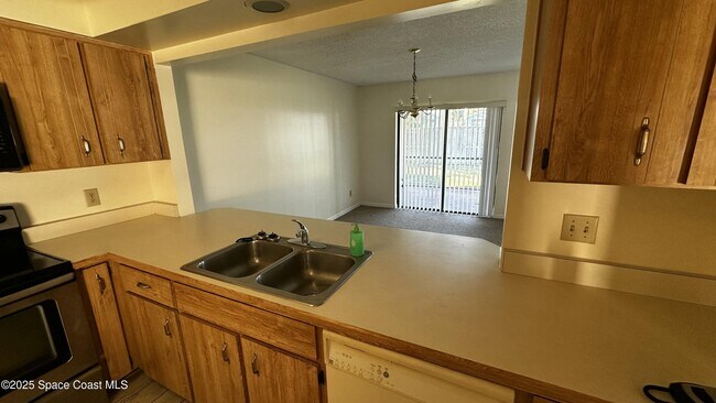 Building Photo - 2710 Park Pl Blvd