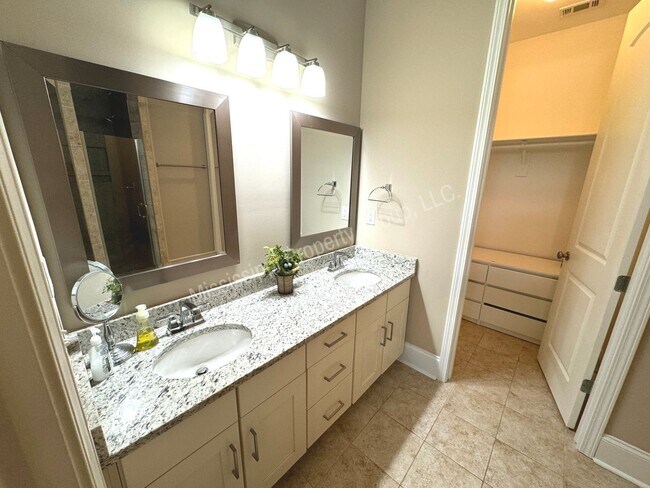 Building Photo - 3BR/3.5BA FURNISHED For Rent