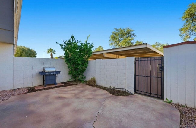 Building Photo - 4026 N Granite Reef Rd