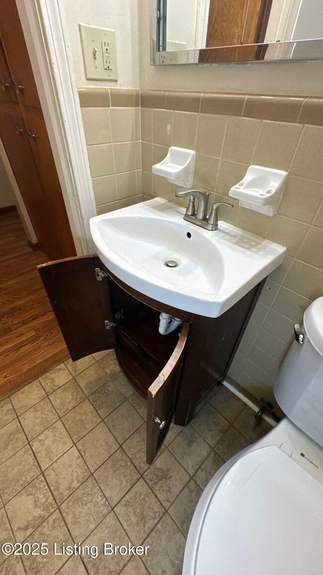 Building Photo - 6001 Applegate Ln