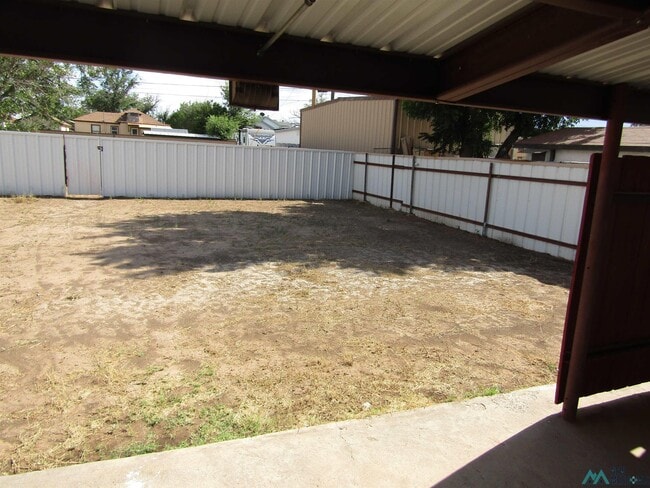 Building Photo - 1111 W Chisum Ave