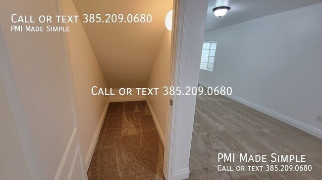 Building Photo - 3042 E Somerset Dr