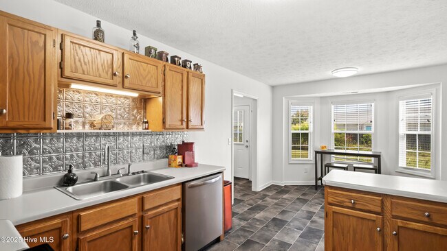 Building Photo - 706 Ironwood Dr