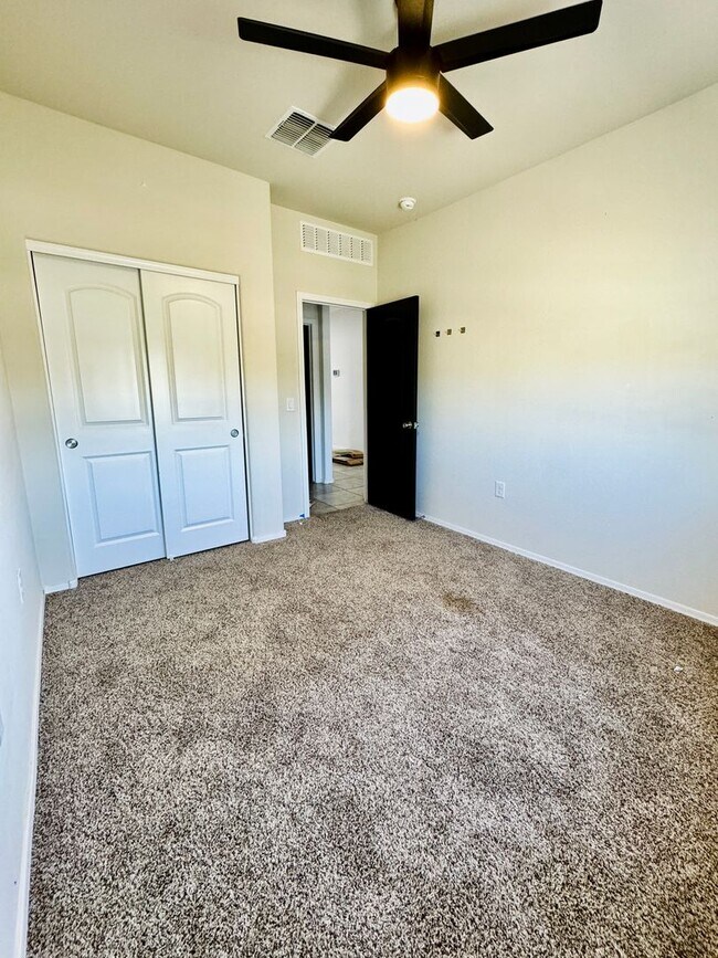 Building Photo - Single Story 3 bedroom 2 bath Magma Ranch